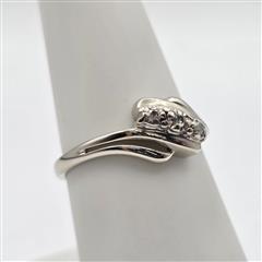 10K White Gold Round Natural Diamond Three-Stone Bypass Over Under Ring Size 7